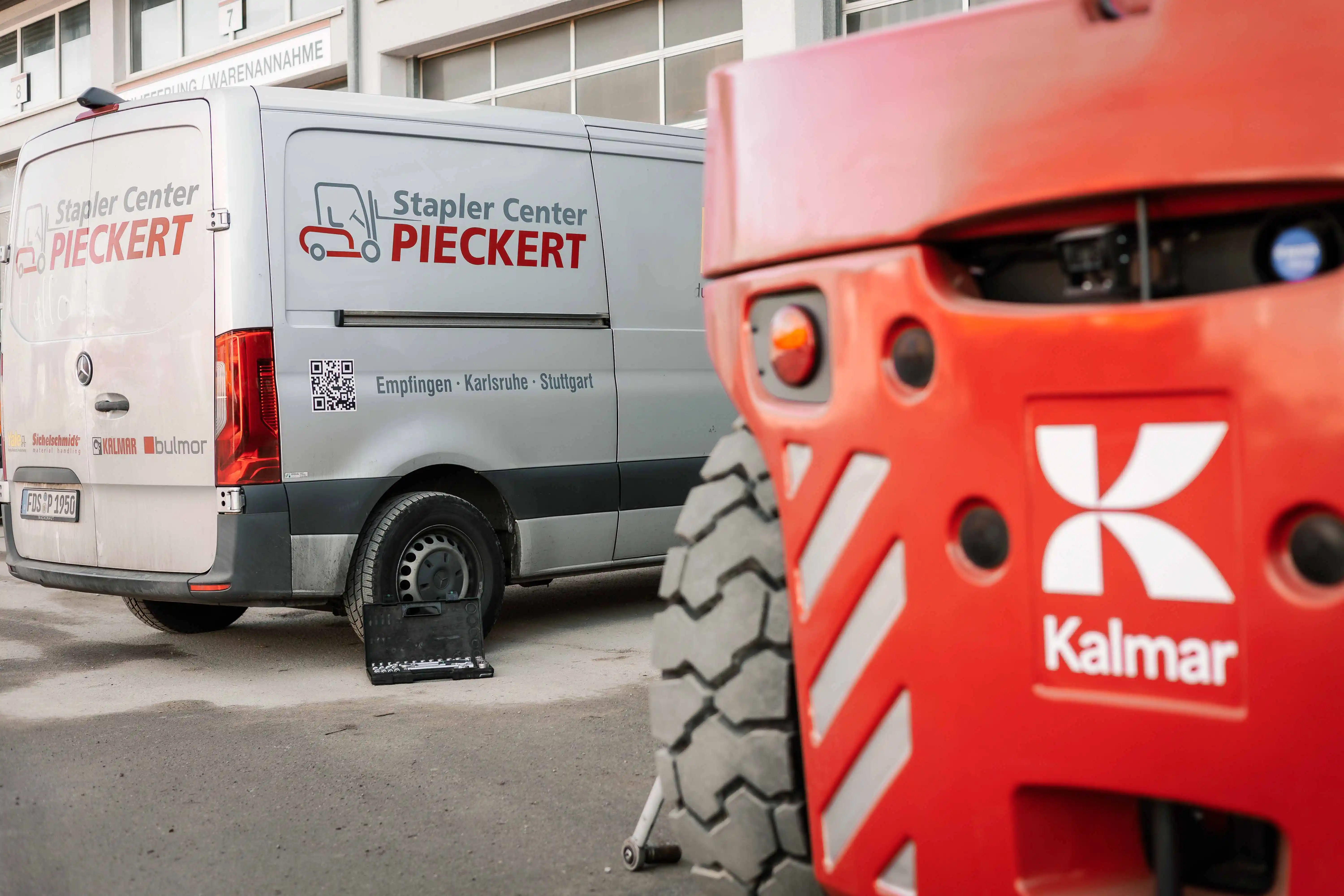 Service / Kundendienst 2